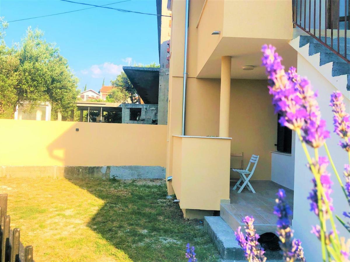 Apartments Branka Gornji Karin Exterior foto